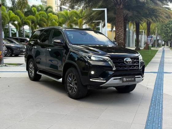 TOYOTA HILUX SW4 2.8 D-4D TURBO DIESEL SRX 7L 4X4 AUTOMÁTICO